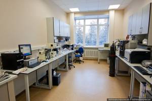 Ещё одна из лабораторий, где находятся установки для изучения быстрых биохимических процессов.