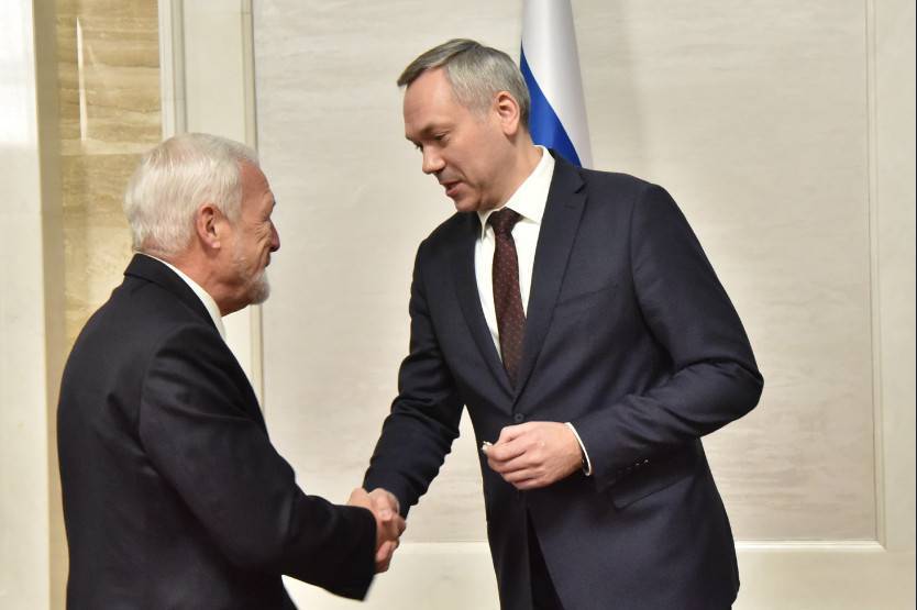 molodin_travnikov.jpg